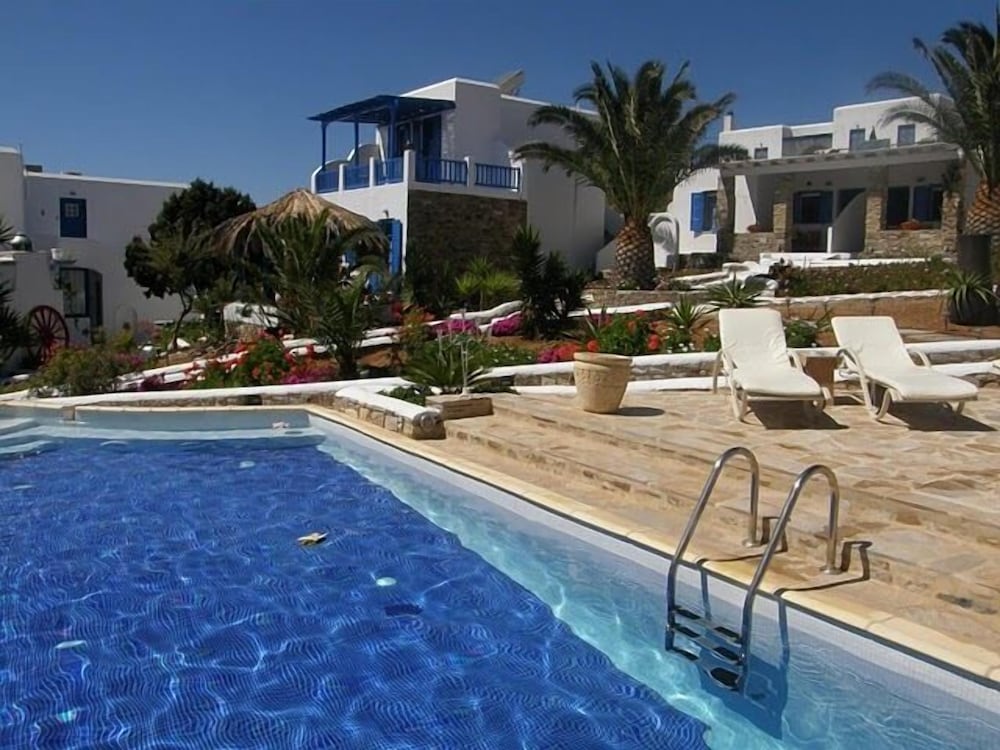 Dolphin Antiparos Villas and Suites 42/50