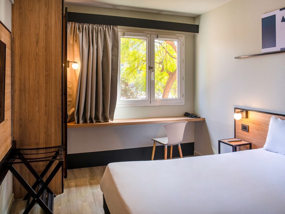 Ibis Mendoza 17/71