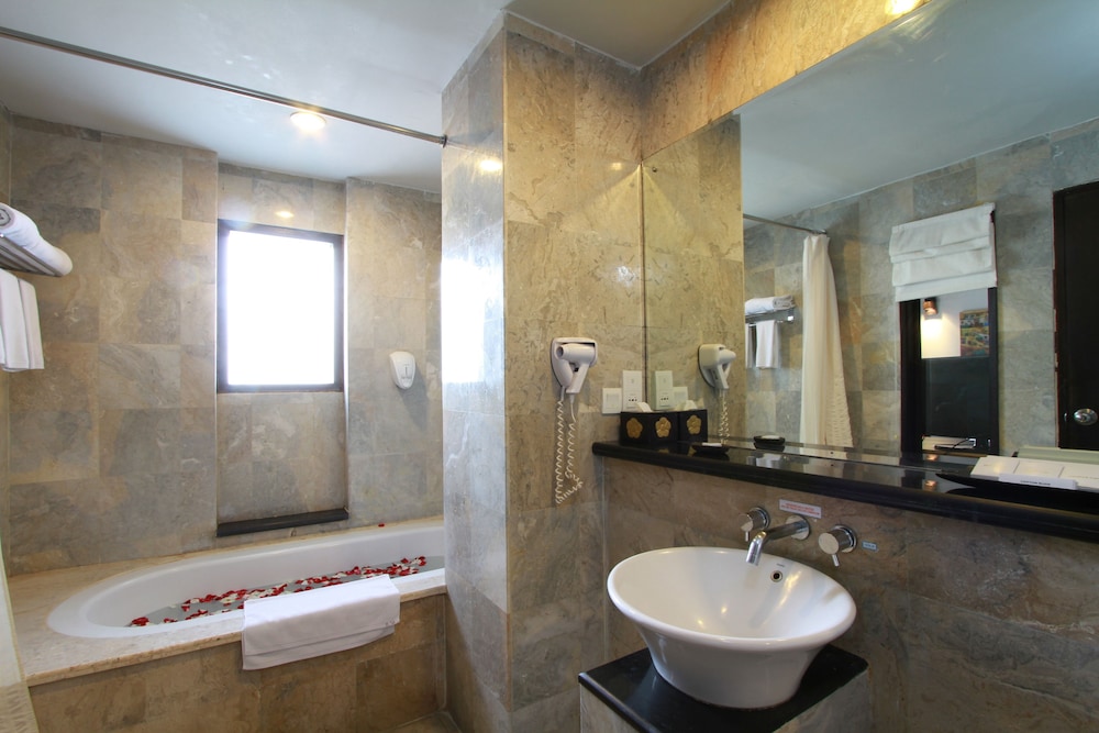 The Lokha Legian Resort and Spa 37/75