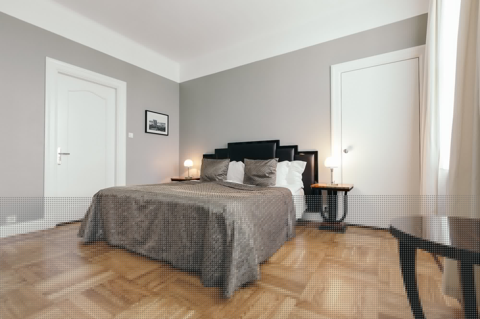 SUITE, KING BED