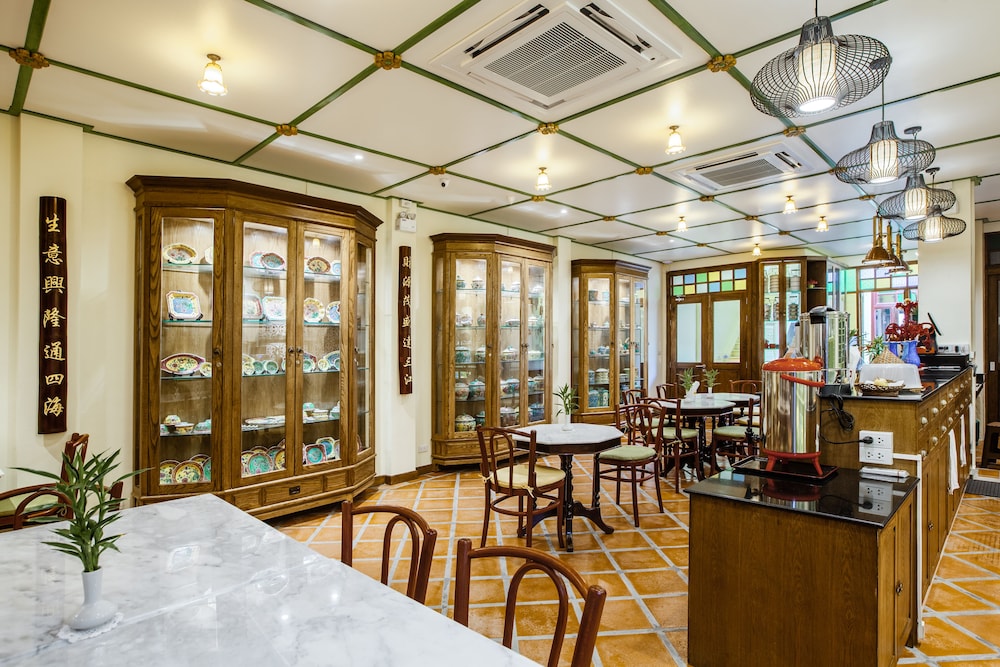 WOO Gallery & Boutique hotel 38/42