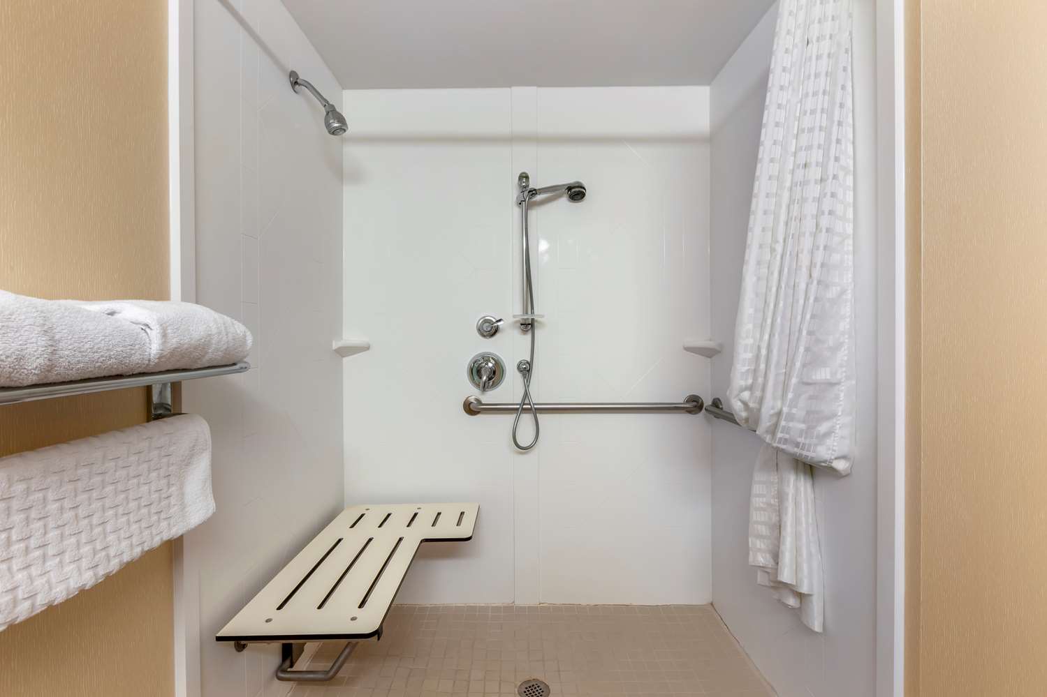Best Western Plus Burlington Inn and Suites 21/21