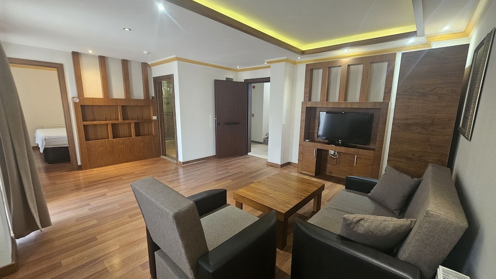 Dinara Hotel 54/66
