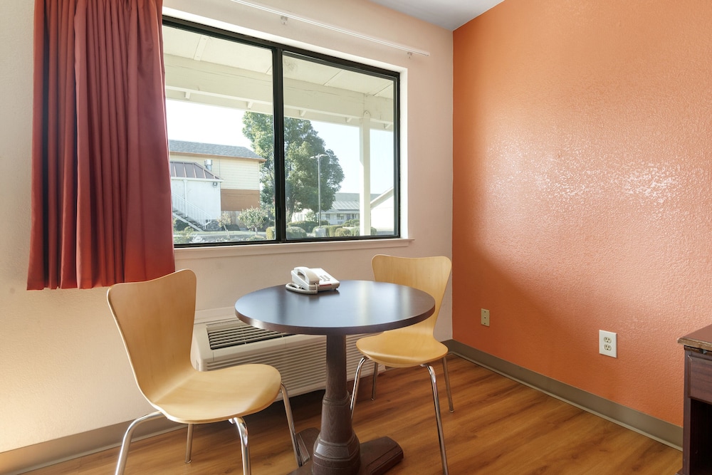Super 8 by Wyndham Dunnigan 28/60