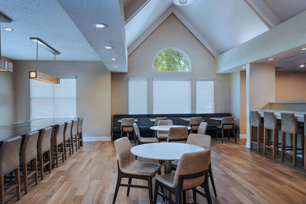 Residence Inn Houston The Woodlands / Lake Front Circle 32/50