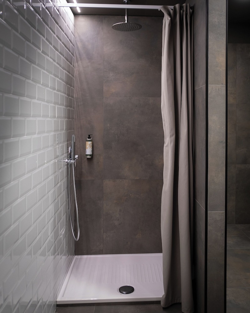 Hostelo Luxury Hostel 63/64