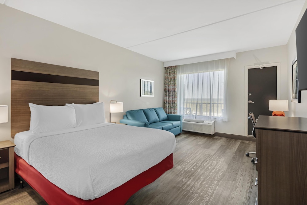 Standard, Queen Bed, Ocean Front, Sofa, Accessible