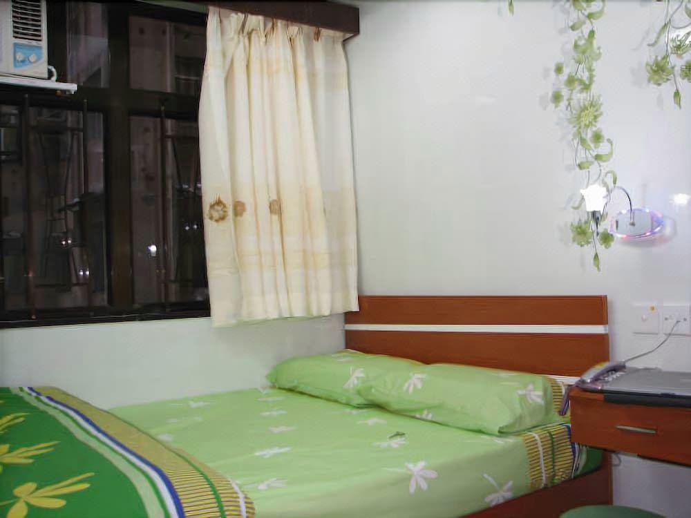 Super 7 Hostel 2/13