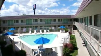 Motel6 Reno, NV - Livestock 12/42
