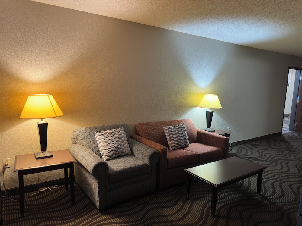 Baymont Inn & Suites by Wyndham Lincoln NE 27/47