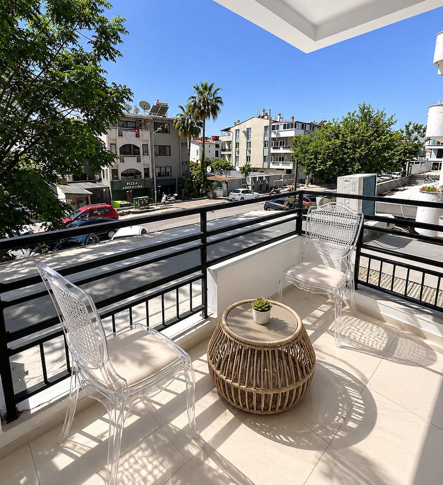 Deniz Hotel Konyaalti 82/94