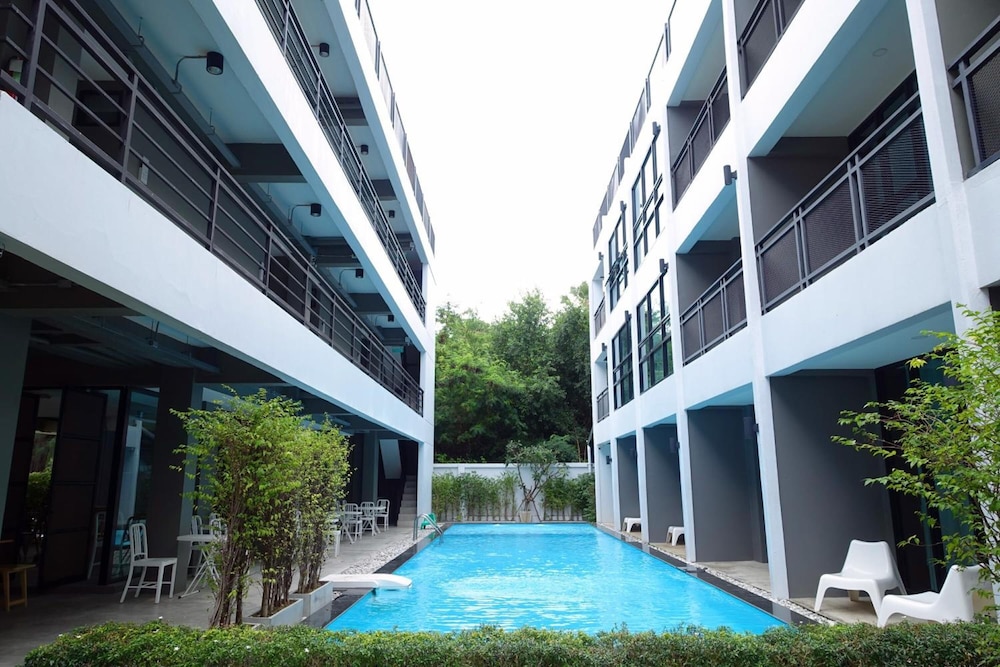Bluemoon Hotel Cha-Am 55/59