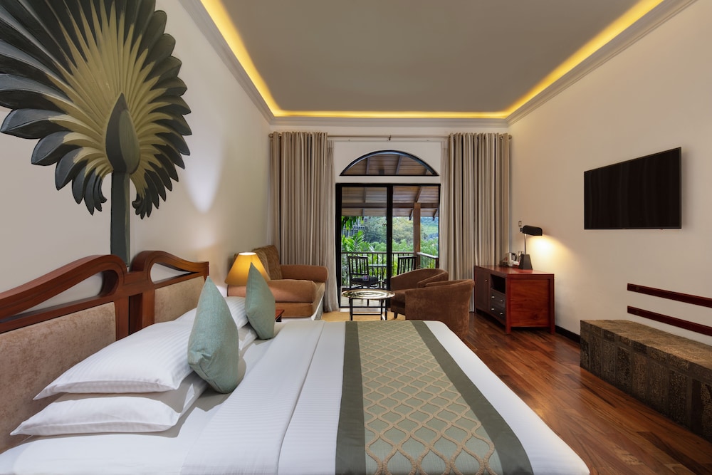 Earls Regency Hotel 12/43