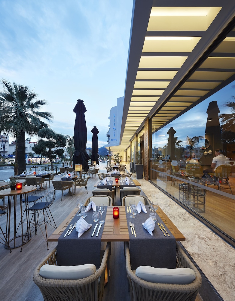 Lalila Blue Suites 60/73