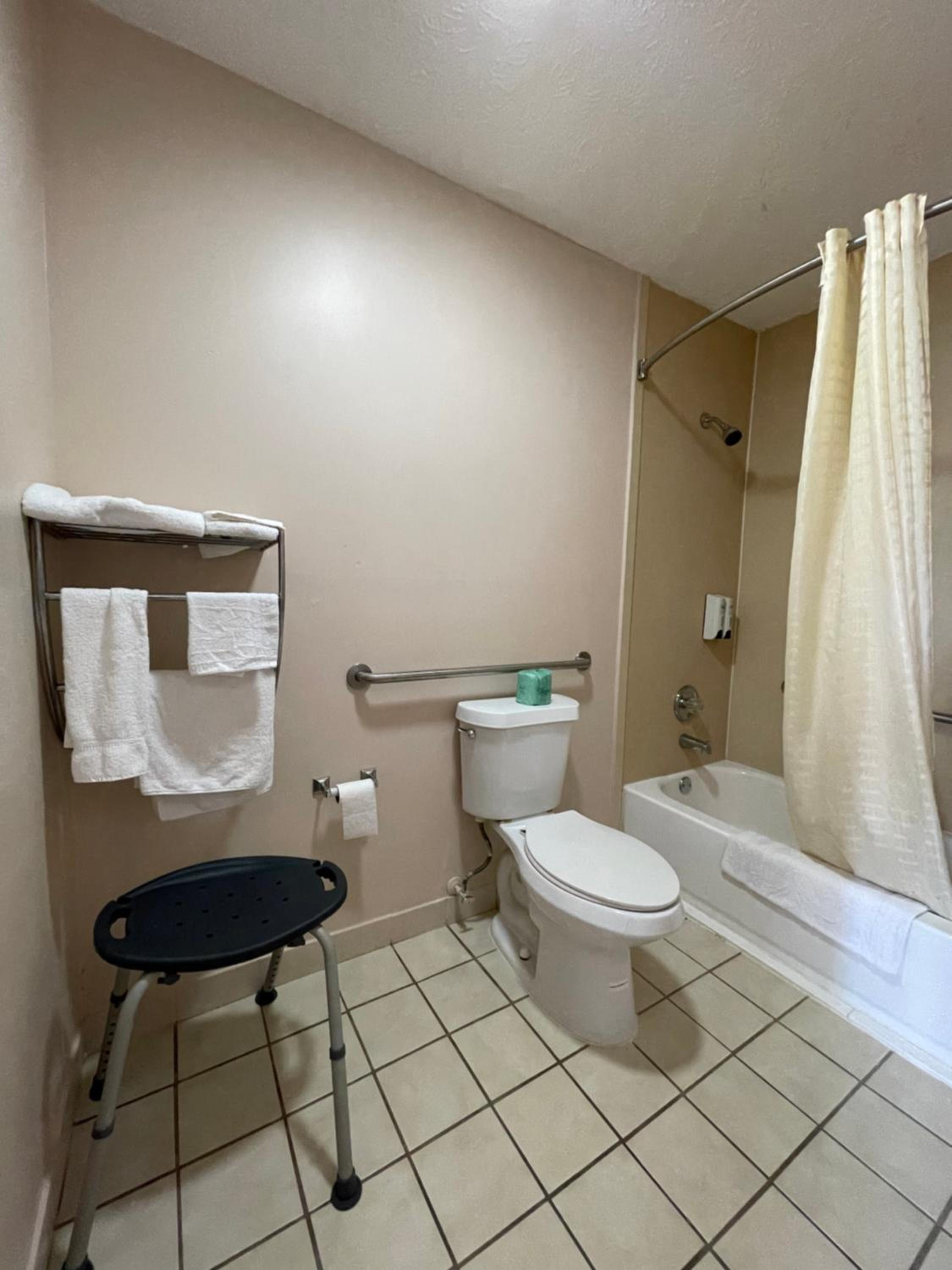 GARDEN INN & SUITES HOGANSVILLE 28/29