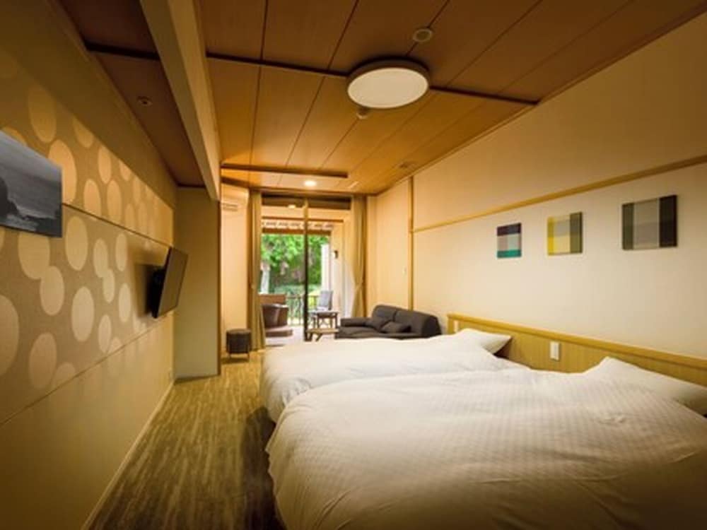 Suite, King Bed, 2 Futon Beds, Outdoor Bath