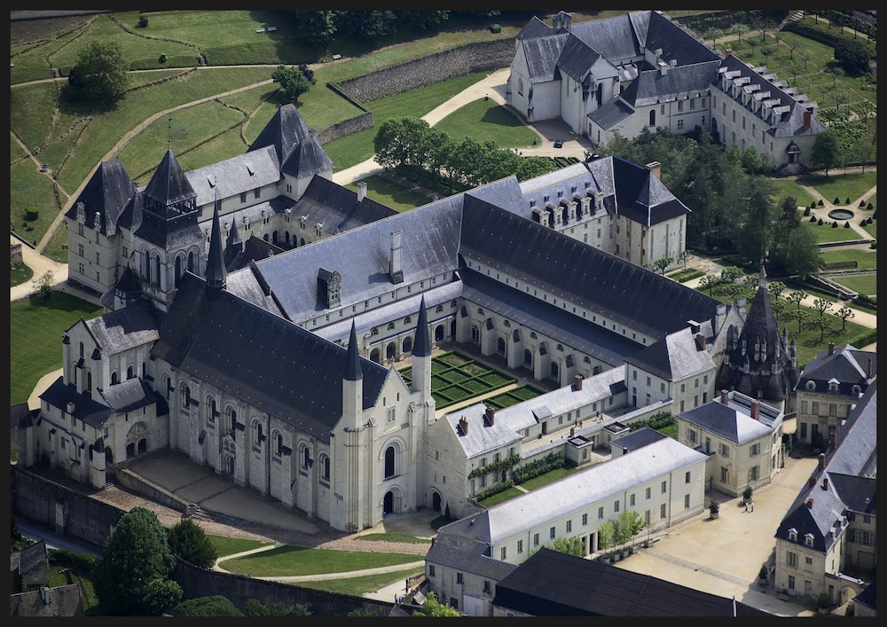 Fontevraud L Ermitage 7/59