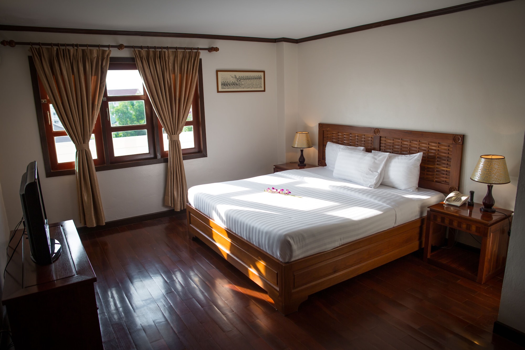 SUPERIOR, KING BED