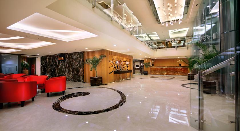 Lobby at THE ALANA SURABAYA, SURABAYA