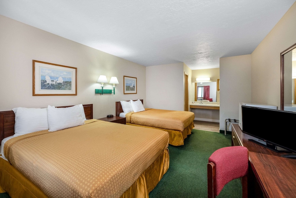 Travelodge by Wyndham Spirit Lake/Okoboji 30/53
