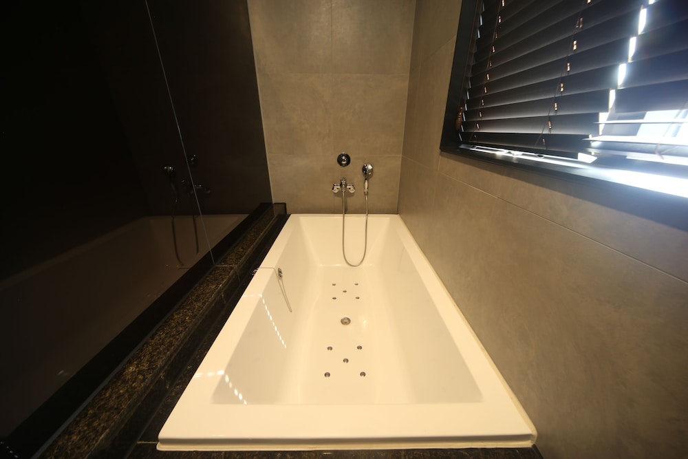 Brown Dot Hotel Beom il 28/30