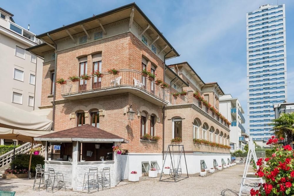 Hotel Stefania 1/36