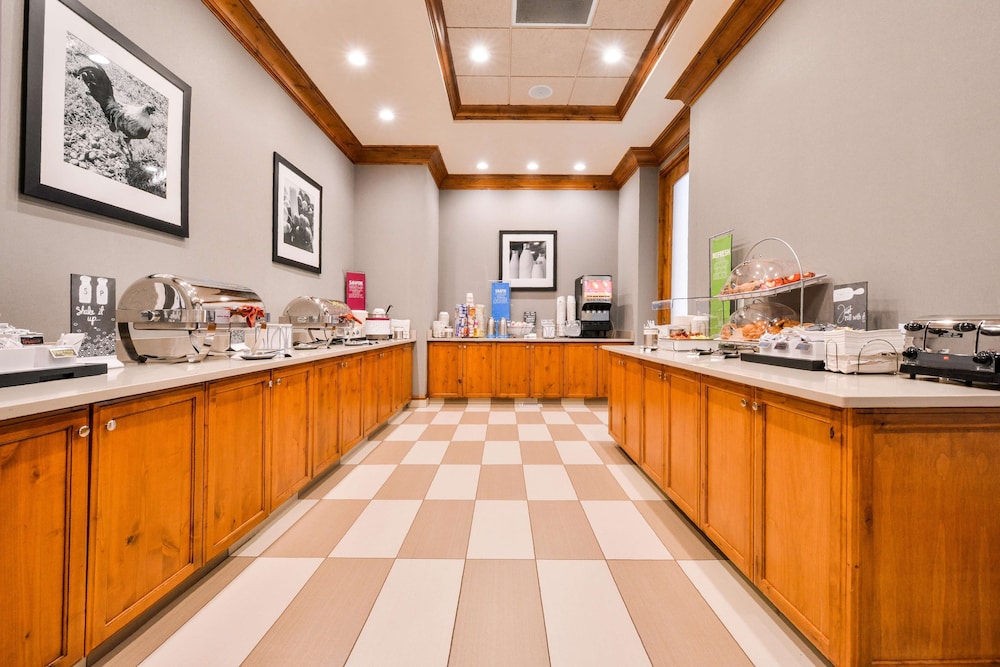 Hampton Inn and Suites Coeur D Alene 38/45