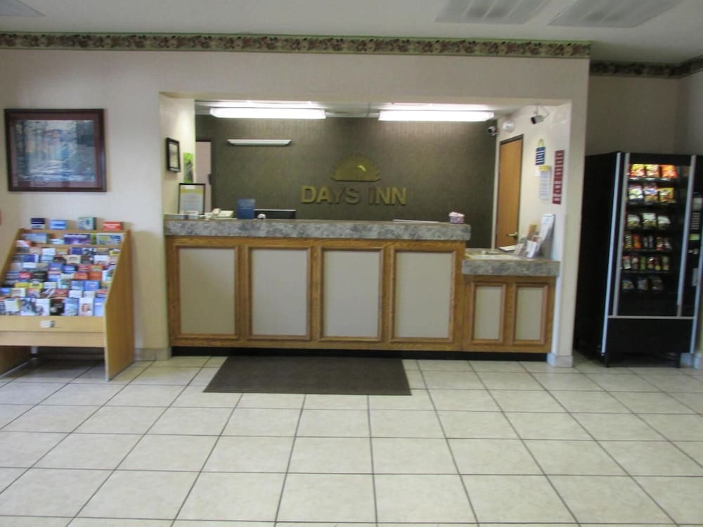 Days Inn By Wyndham Jefferson City 6/24