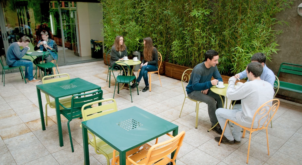 restaurant cafeteria