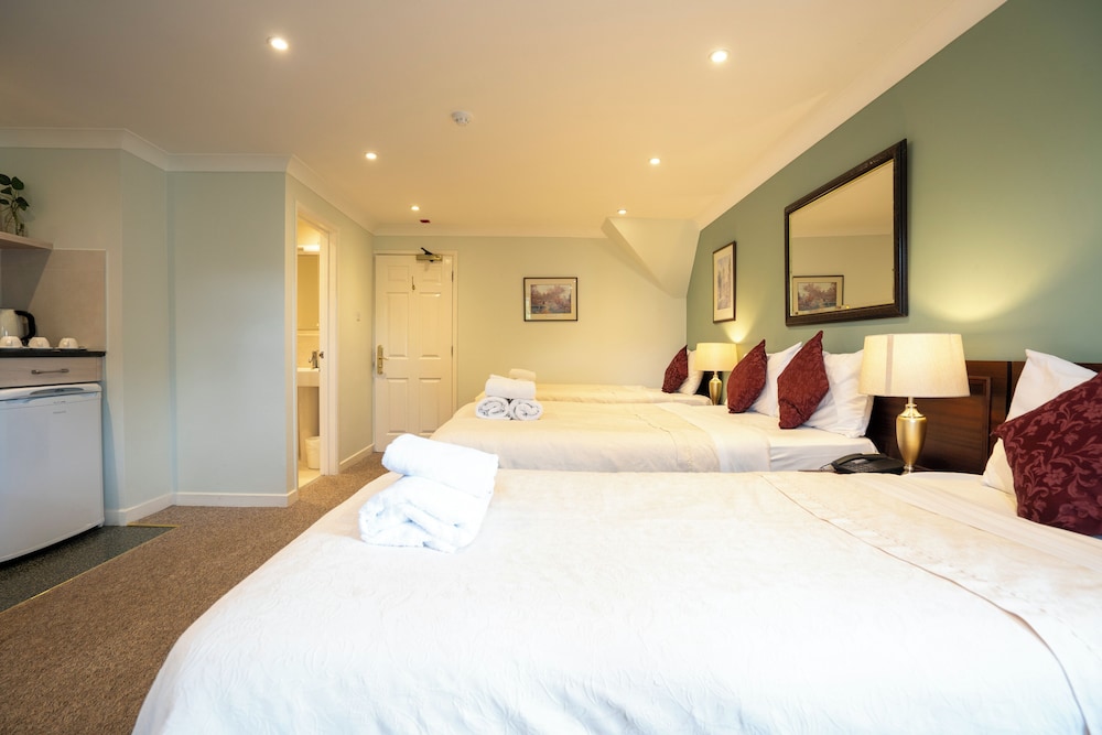 Marlborough House Hotel 8/50