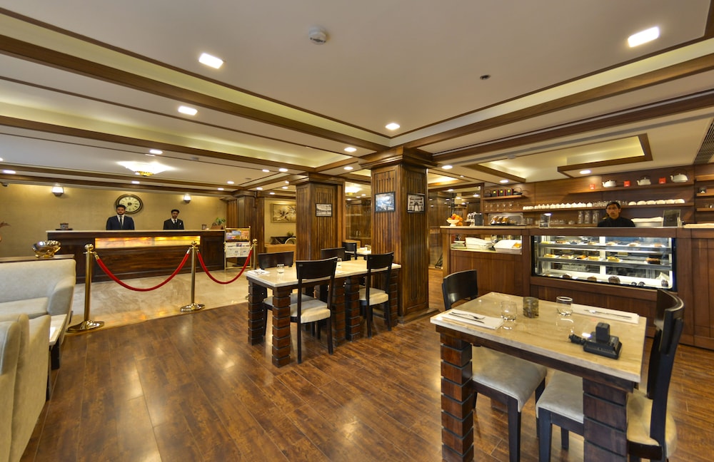 Clarks Inn Srinagar (Ex Hotel Spring Hills) 42/50