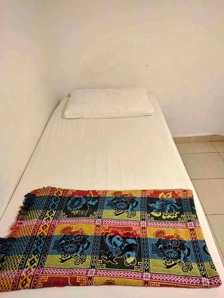 OYO 90273 Mz Hotel 15/20