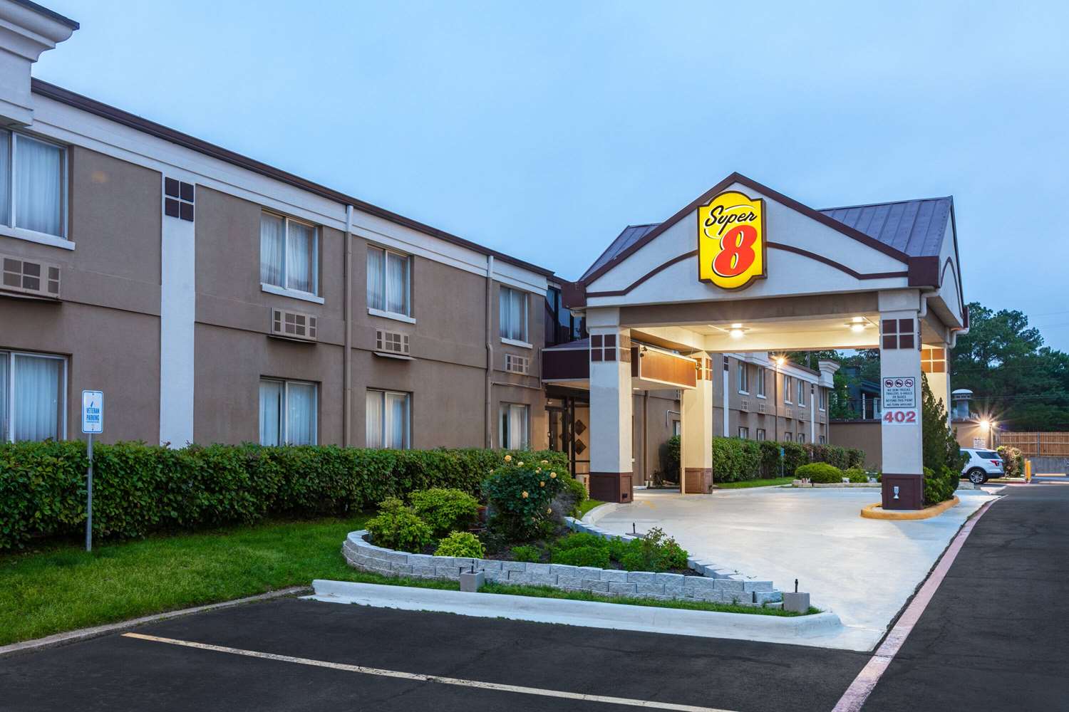 Super 8 By Wyndham Grand Prairie North 24/29