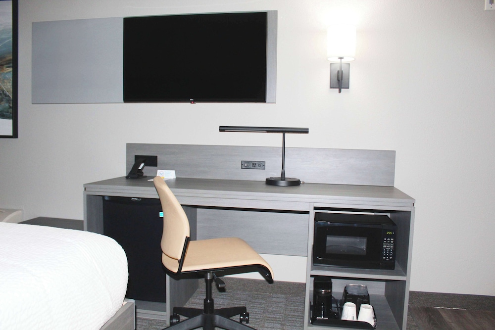 Days Inn by Wyndham Stony Plain 37/44