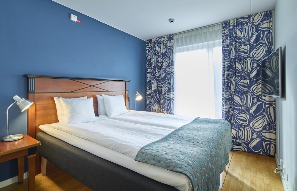 ECONOMY, QUEEN BED