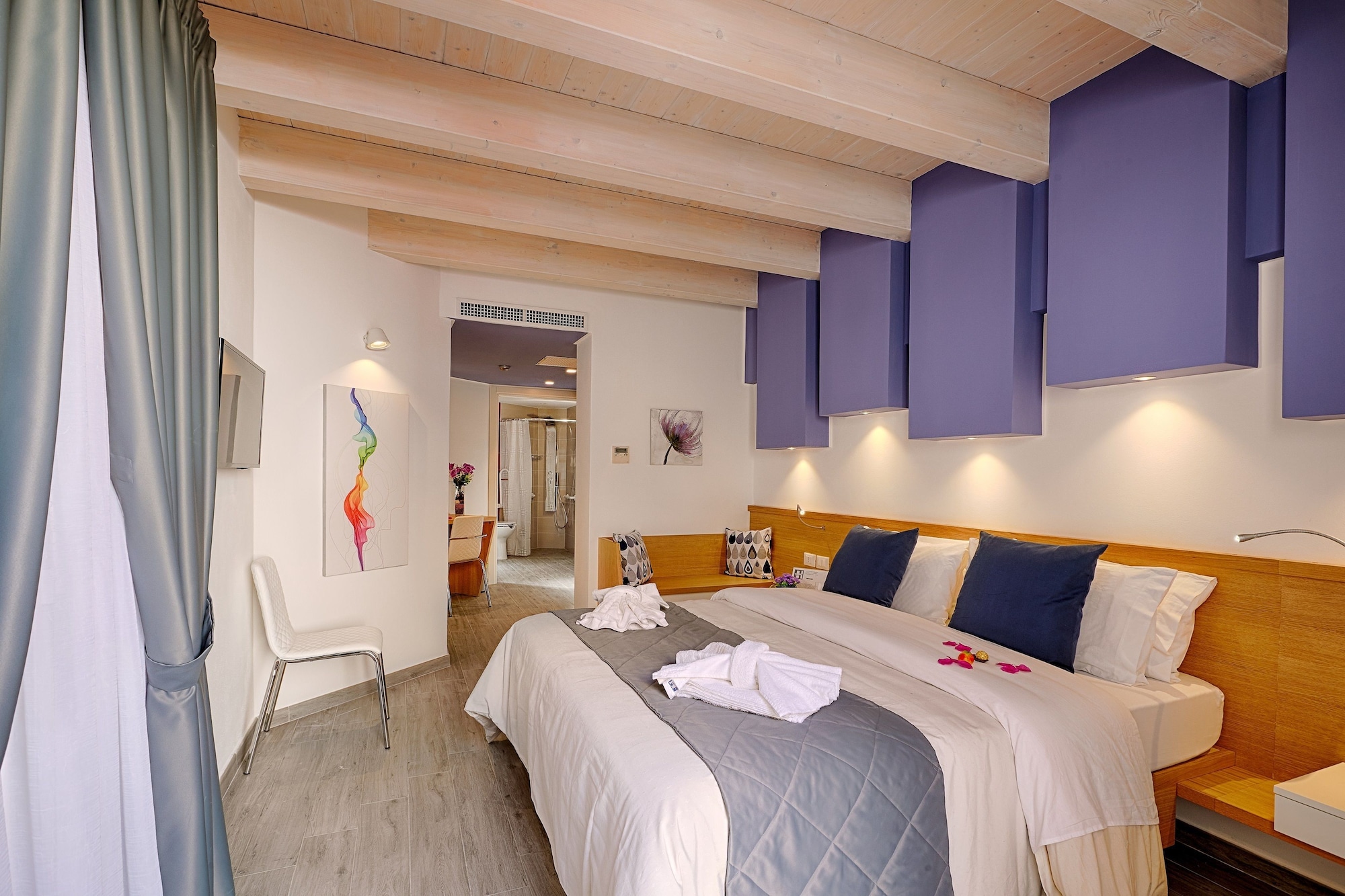 ROOM, SINGLE, DOUBLE BED