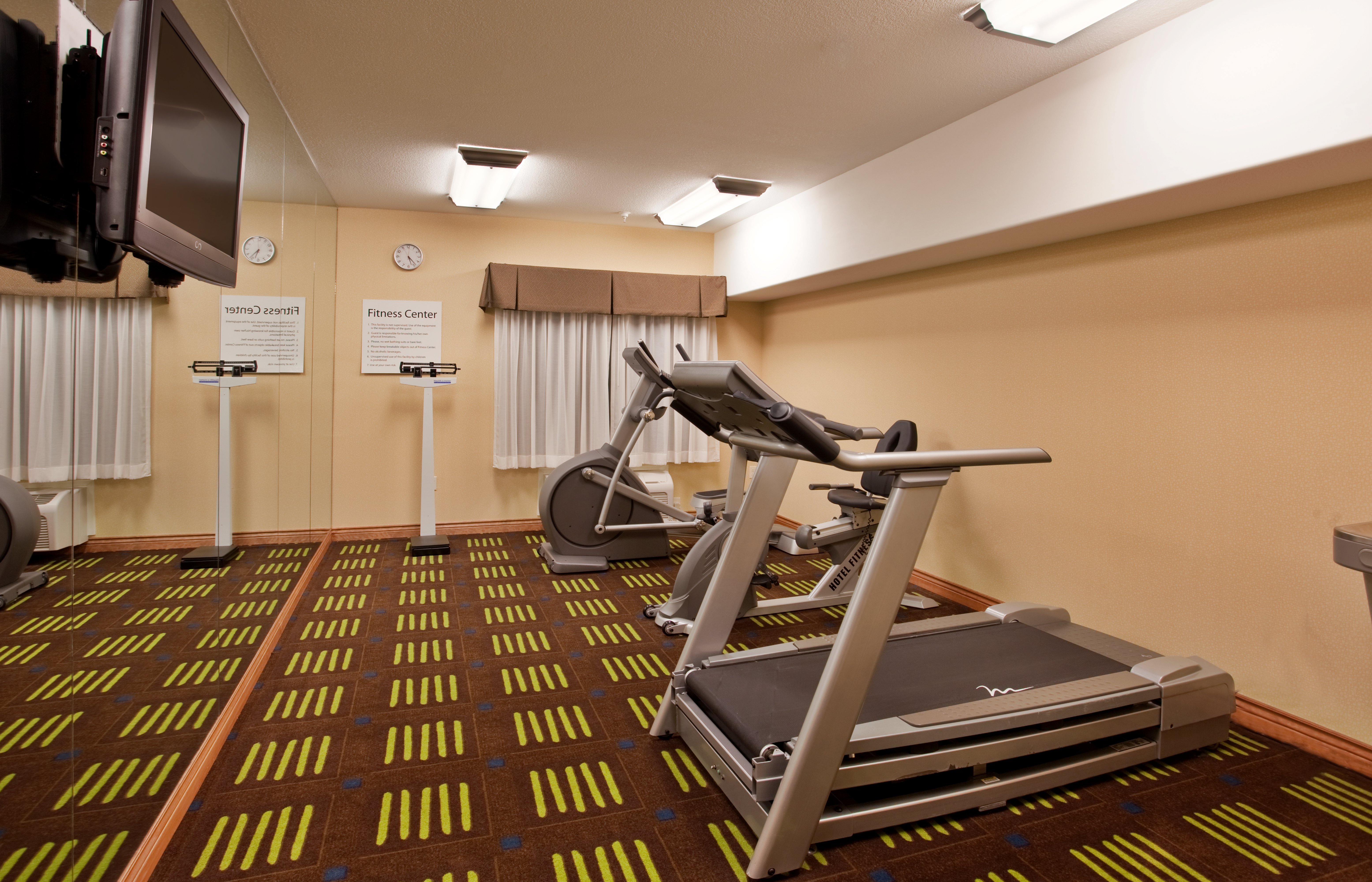 Holiday Inn Express Hotel Amp Stes Kansas City Sports Complex 33/55