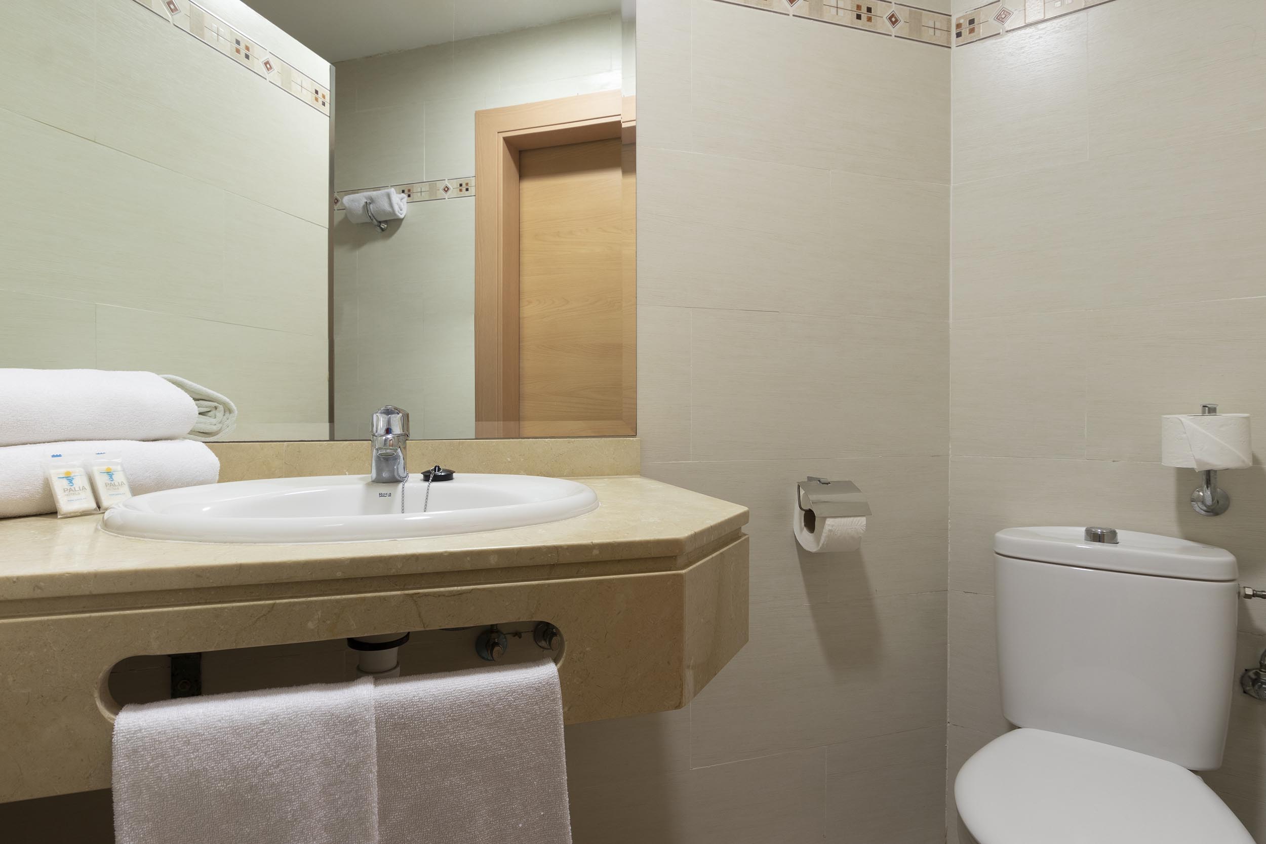 Hotel Palia La Roca 42/45