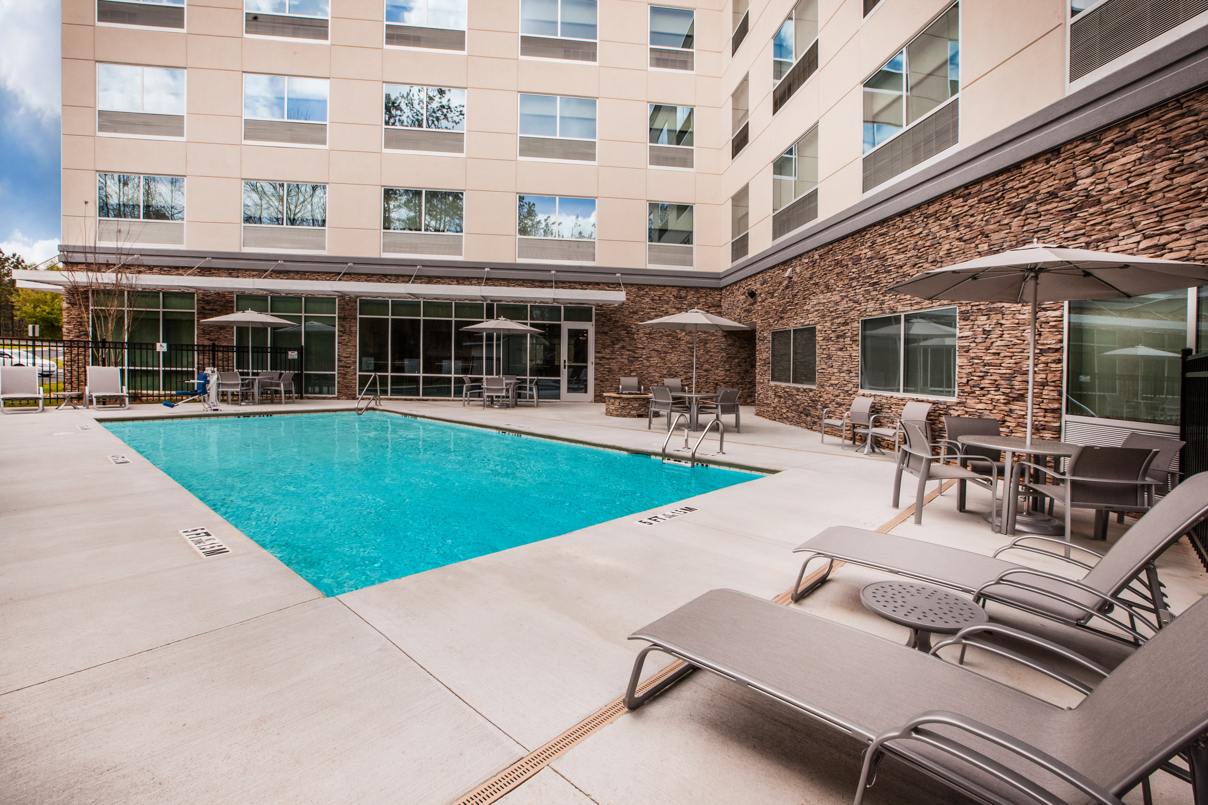 HOLIDAY INN EXPRESS & SUITES ATLANTA N - WOODSTOCK 4/51