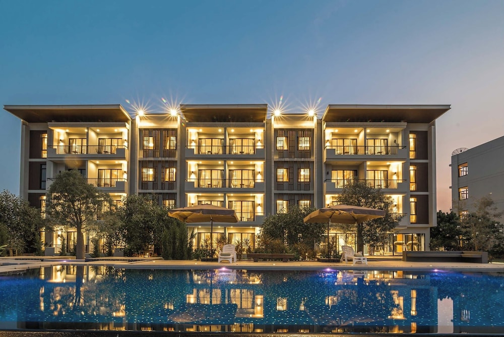 GreenVille Laguna Hotel 1/48