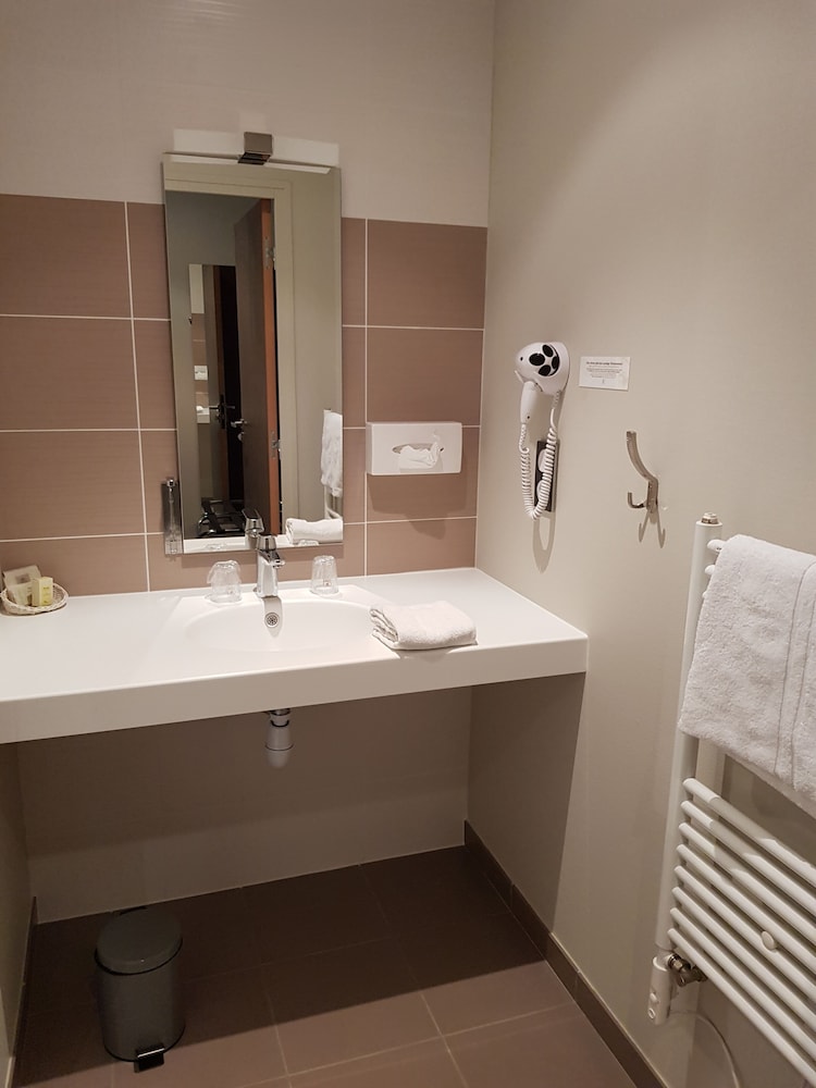 Logis Hotel La Bonne Auberge 38/39