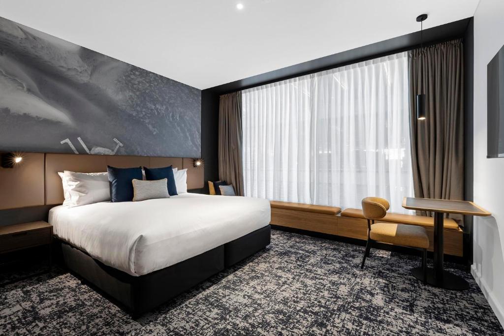 Premier, Studio, Double Bed