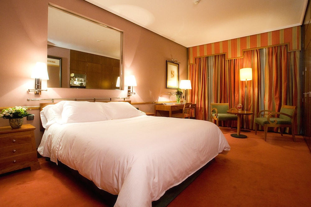 SUPERIOR, DOUBLE OR TWIN BED