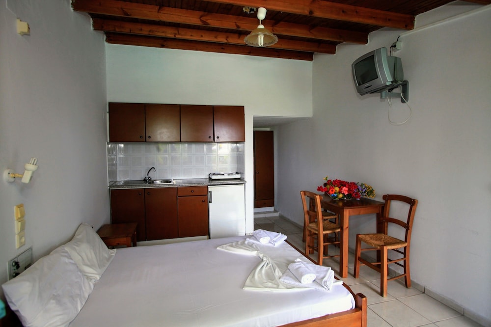 Anatoli Apartments 7/32