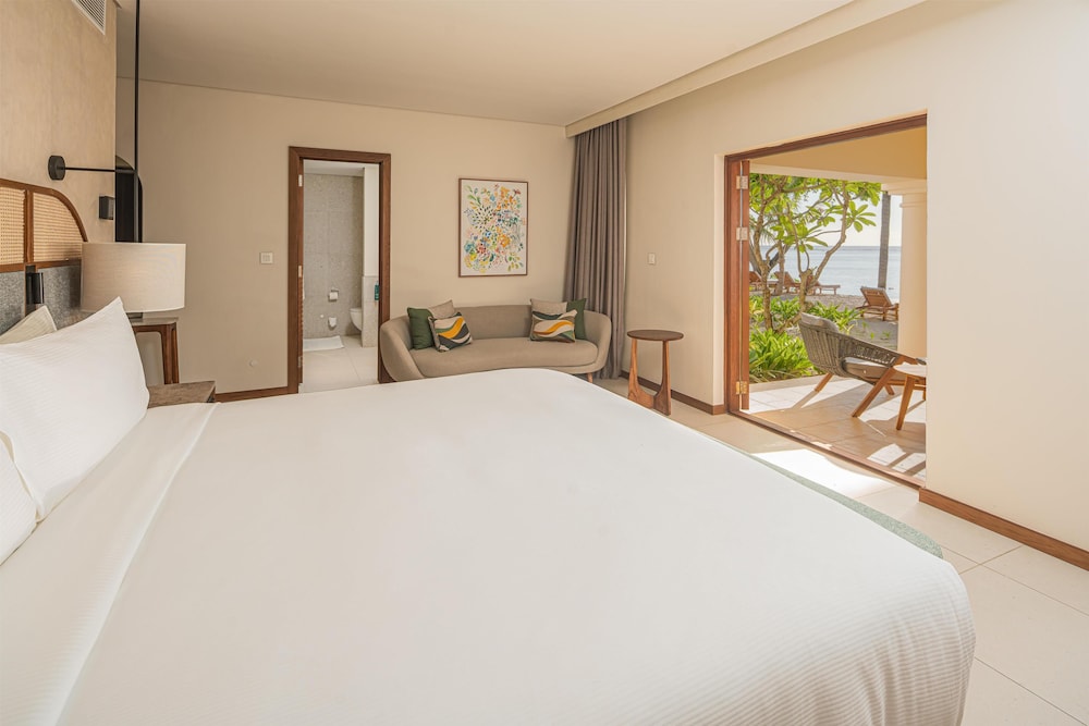 Room, King Bed, Beach Front