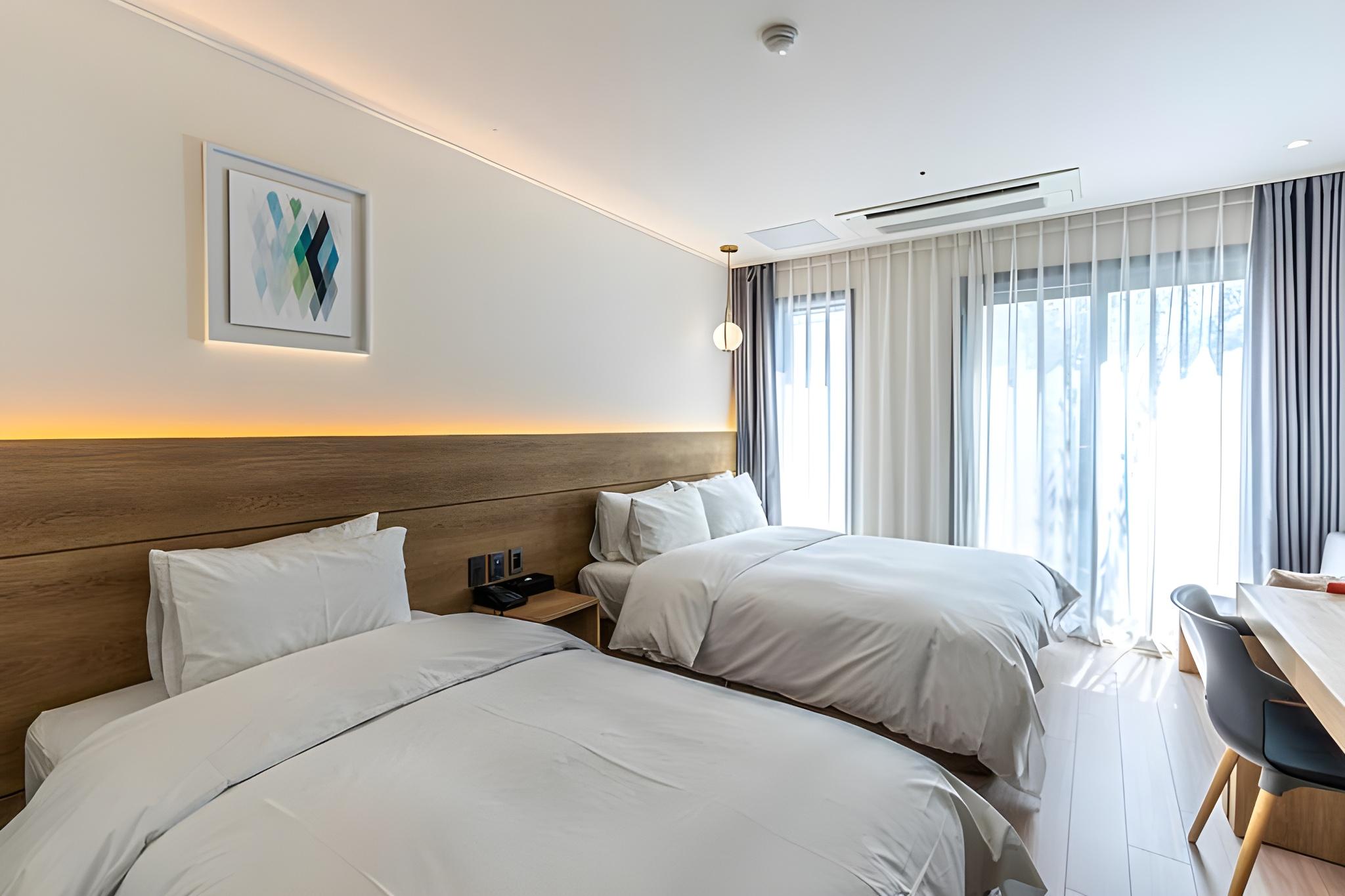 FAMILY, TWIN BEDS, 1 DOUBLE AND 1 SINGLE BED, TERRACE