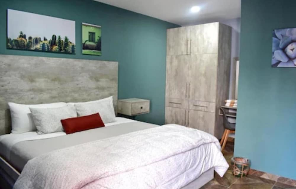1 BEDROOM, PLUS, DELUXE