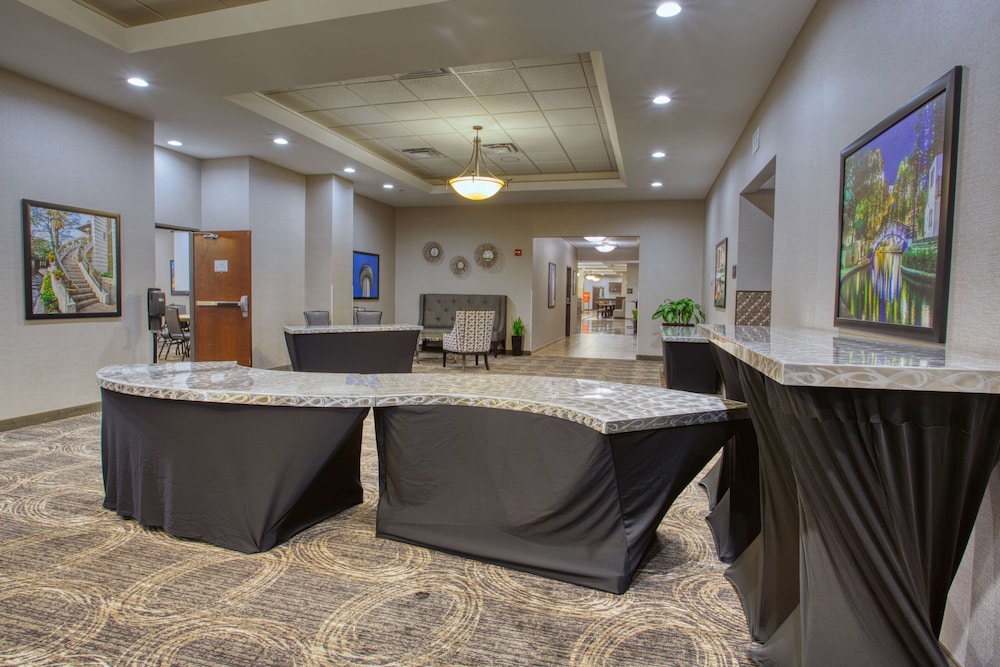 Drury Inn & Suites Near La Cantera Parkway 8/50
