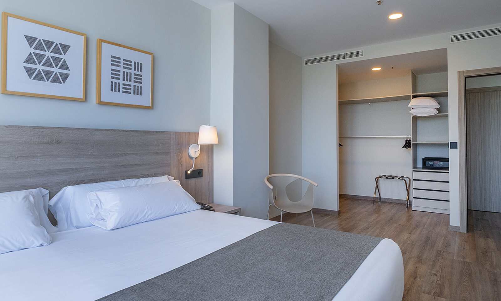 2 Bedrooms, Apartment