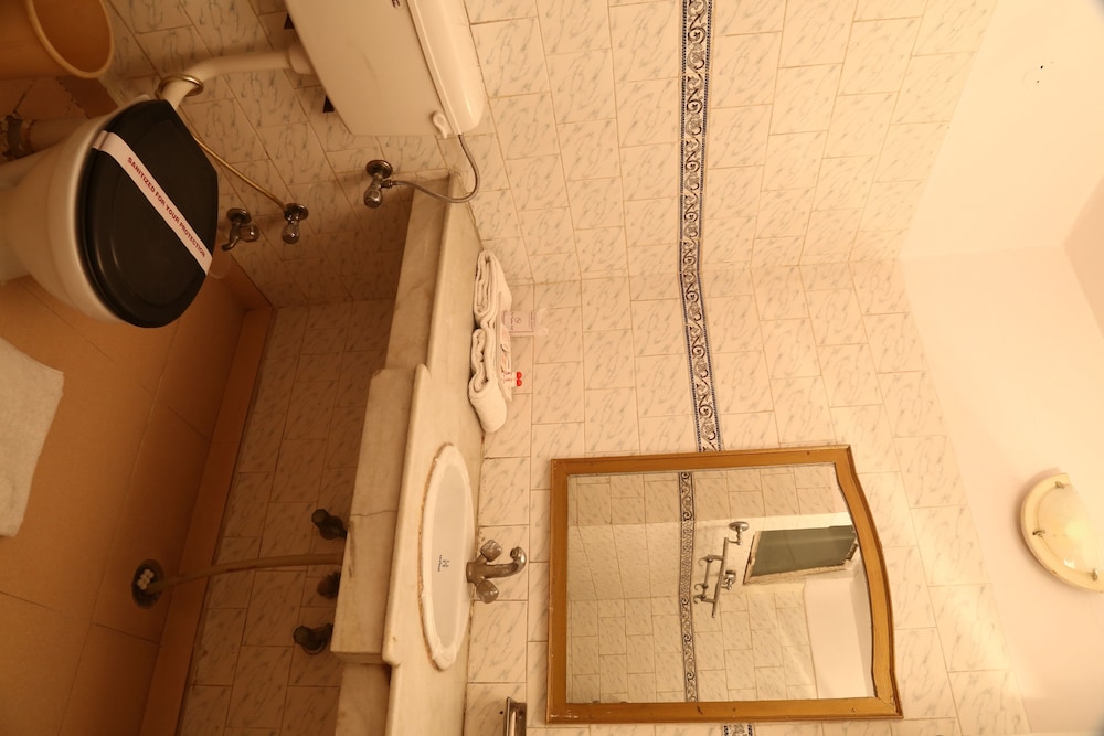 Hotel Krishna Sagar(Raj Nagar) 27/62